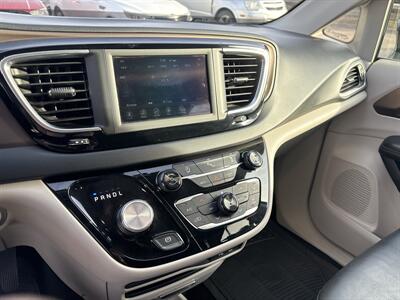 2018 Chrysler Pacifica Touring L   - Photo 13 - Topeka, KS 66608
