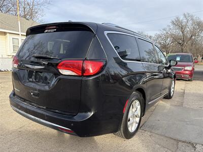 2018 Chrysler Pacifica Touring L   - Photo 3 - Topeka, KS 66608