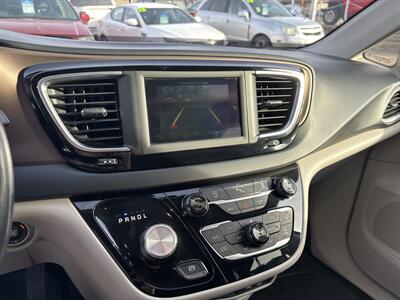 2018 Chrysler Pacifica Touring L   - Photo 14 - Topeka, KS 66608