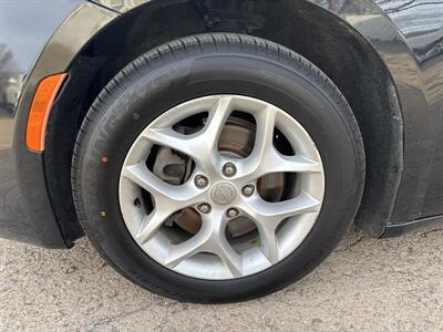 2018 Chrysler Pacifica Touring L   - Photo 8 - Topeka, KS 66608