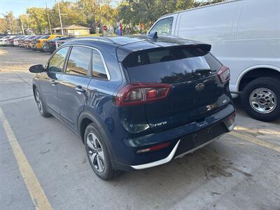 2017 Kia Niro EX - Photo 4 - Topeka, KS 66608