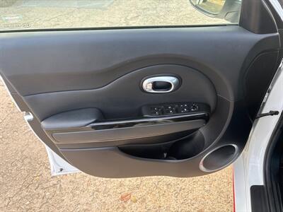 2014 Kia Soul +   - Photo 11 - Topeka, KS 66608