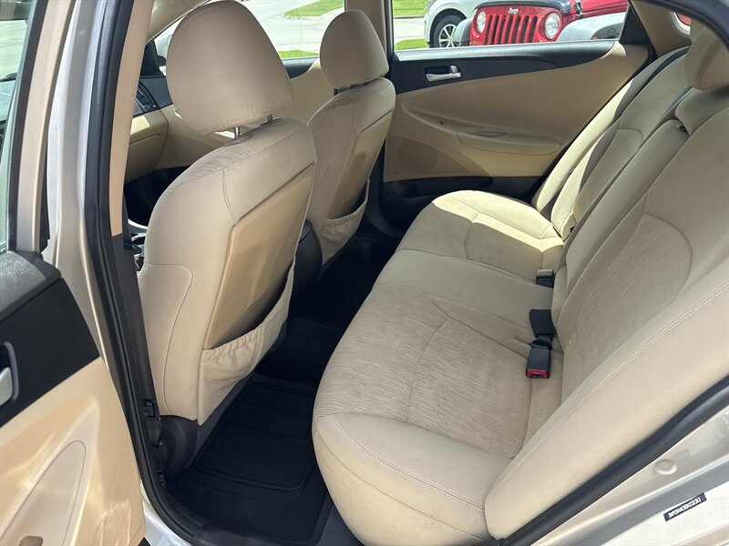 2011 Hyundai SONATA GLS   - Photo 19 - Topeka, KS 66608