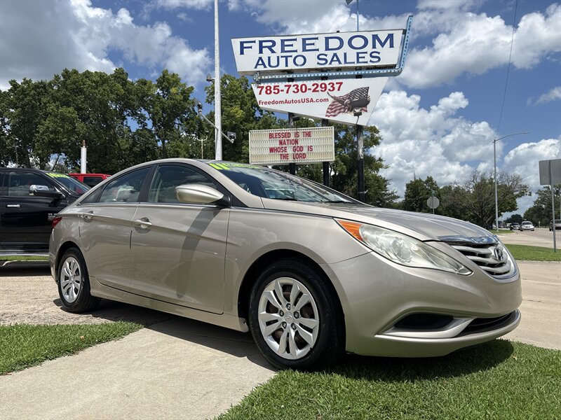 2011 Hyundai SONATA GLS   - Photo 1 - Topeka, KS 66608
