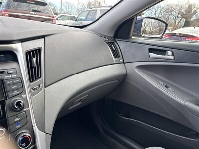2013 Hyundai SONATA GLS   - Photo 18 - Topeka, KS 66608