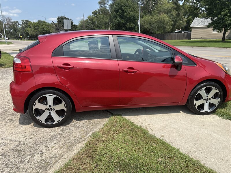 2016 Kia Rio 5-Door EX   - Photo 2 - Topeka, KS 66608