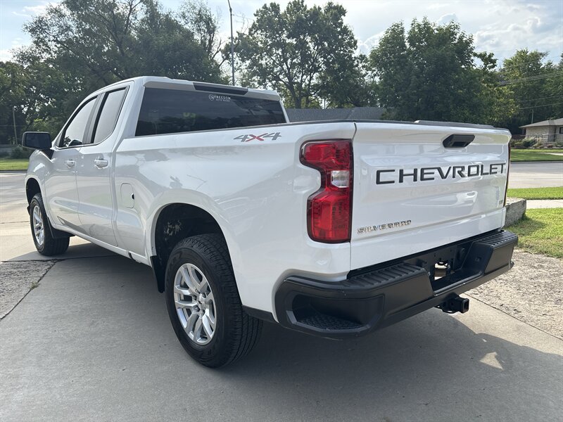 2020 Chevrolet Silverado 1500 LT   - Photo 3 - Topeka, KS 66608
