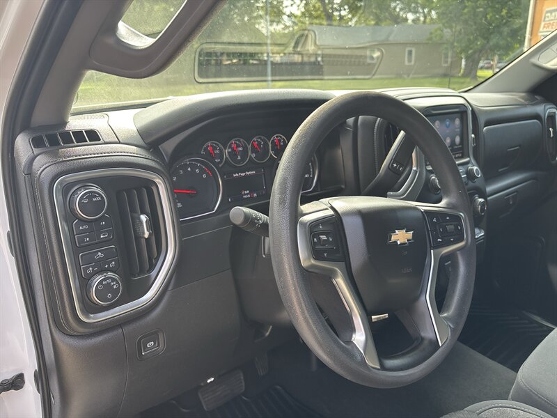 2020 Chevrolet Silverado 1500 LT   - Photo 13 - Topeka, KS 66608