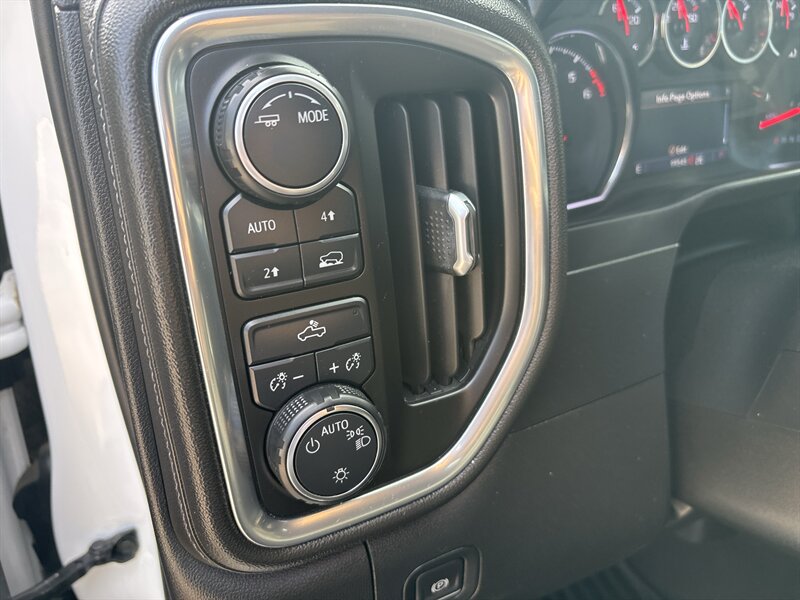2020 Chevrolet Silverado 1500 LT   - Photo 14 - Topeka, KS 66608