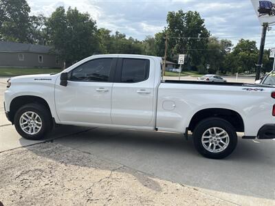 2020 Chevrolet Silverado 1500 LT - Photo 2 - Topeka, KS 66608