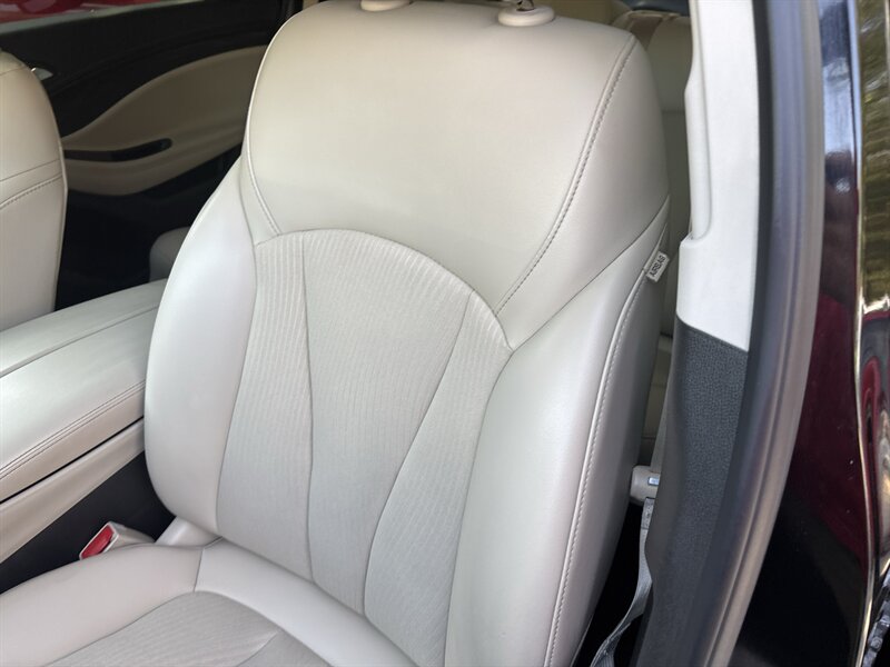 2019 Buick Envision Preferred   - Photo 16 - Topeka, KS 66608