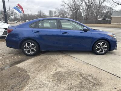 2020 Kia Forte FE   - Photo 2 - Topeka, KS 66608