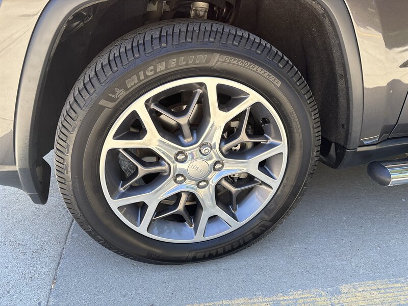2021 Jeep Grand Cherokee Limited   - Photo 9 - Topeka, KS 66608
