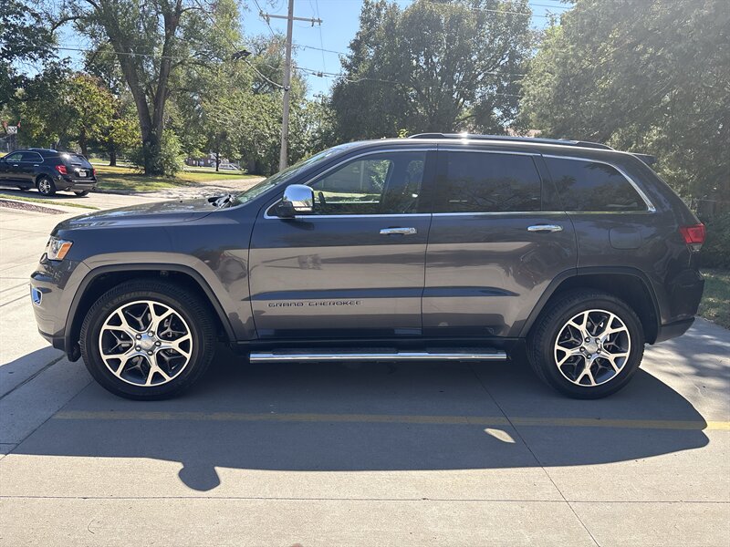 2021 Jeep Grand Cherokee Limited   - Photo 2 - Topeka, KS 66608