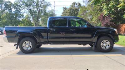 2014 Toyota Tacoma V6   - Photo 2 - Topeka, KS 66608