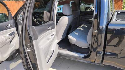 2014 Toyota Tacoma V6   - Photo 38 - Topeka, KS 66608