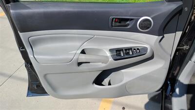 2014 Toyota Tacoma V6   - Photo 15 - Topeka, KS 66608