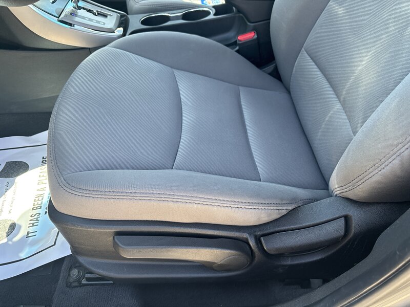 2013 Hyundai ELANTRA GLS - Photo 13 - Topeka, KS 66608