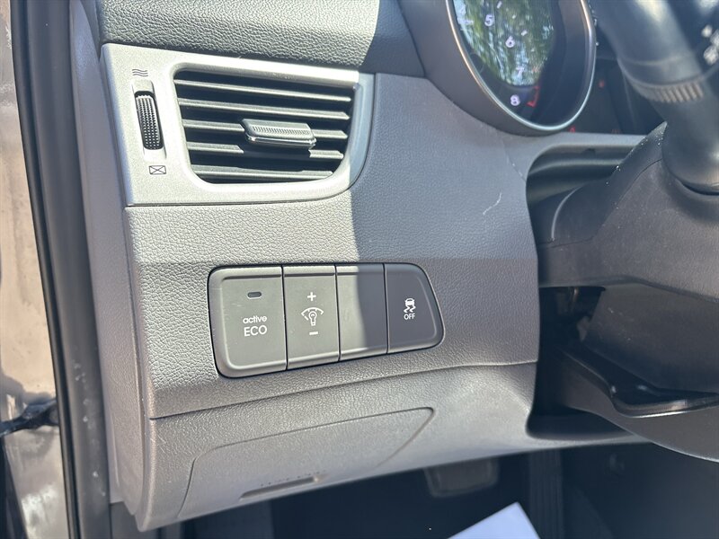2013 Hyundai ELANTRA GLS - Photo 14 - Topeka, KS 66608