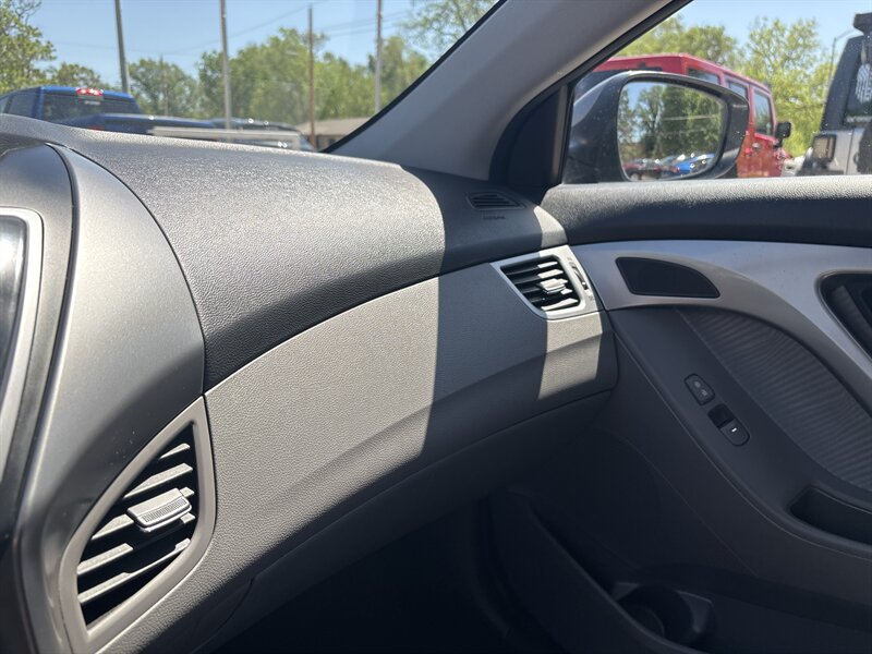 2013 Hyundai ELANTRA GLS - Photo 20 - Topeka, KS 66608