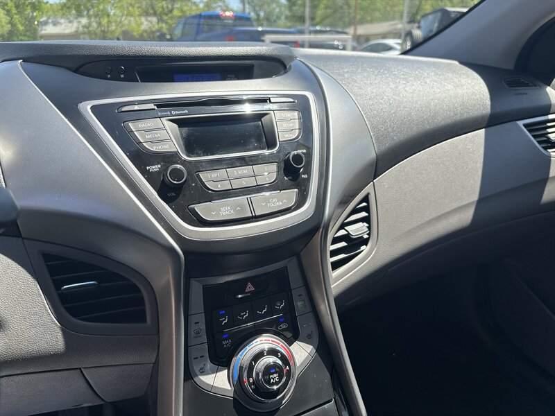 2013 Hyundai ELANTRA GLS - Photo 17 - Topeka, KS 66608