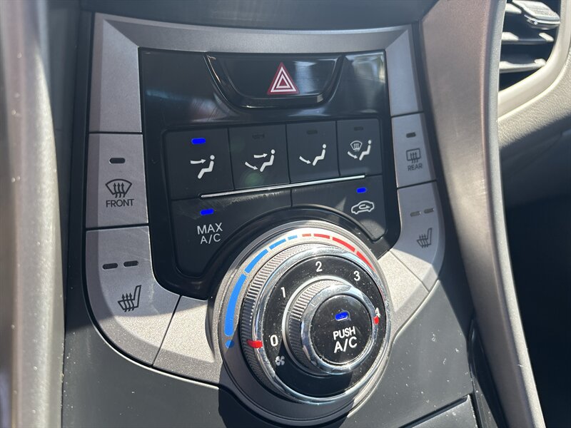 2013 Hyundai ELANTRA GLS - Photo 18 - Topeka, KS 66608
