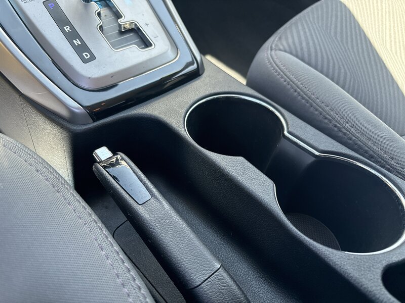 2013 Hyundai ELANTRA GLS - Photo 19 - Topeka, KS 66608