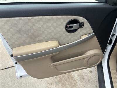 2006 Chevrolet Equinox LT   - Photo 12 - Topeka, KS 66608