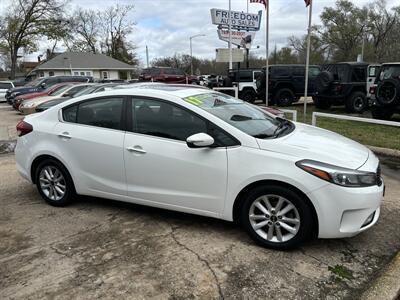 2017 Kia Forte LX   - Photo 5 - Topeka, KS 66608