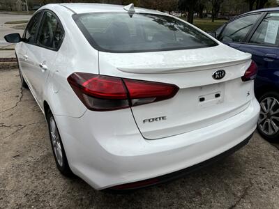 2017 Kia Forte LX   - Photo 7 - Topeka, KS 66608