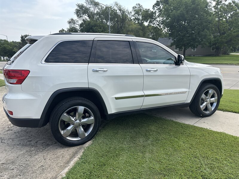 2012 Jeep Grand Cherokee Limited   - Photo 2 - Topeka, KS 66608