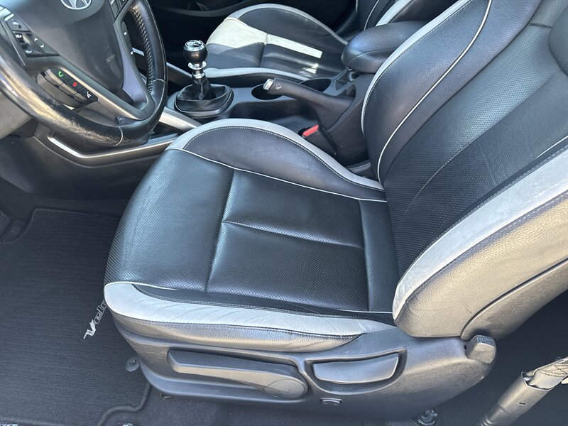 2014 Hyundai VELOSTER Turbo   - Photo 11 - Topeka, KS 66608
