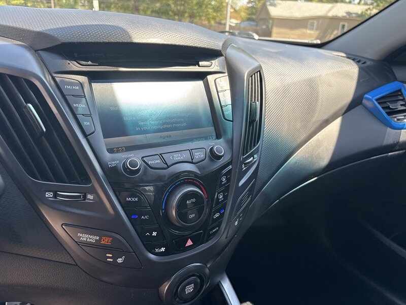 2014 Hyundai VELOSTER Turbo   - Photo 16 - Topeka, KS 66608