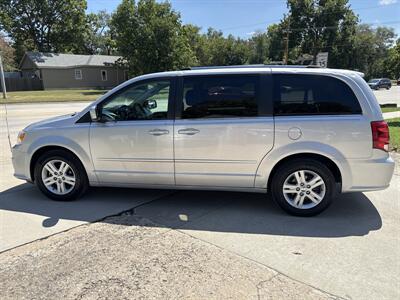 2011 Dodge Grand Caravan Crew - Photo 2 - Topeka, KS 66608
