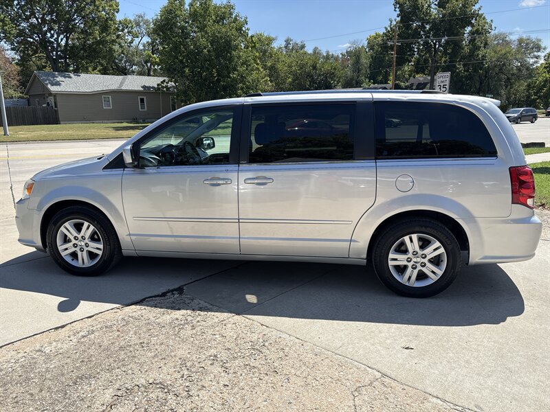 2011 Dodge Grand Caravan Crew   - Photo 2 - Topeka, KS 66608