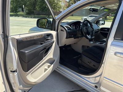 2011 Dodge Grand Caravan Crew - Photo 11 - Topeka, KS 66608