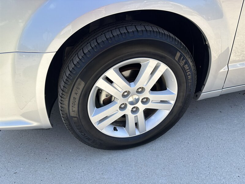 2011 Dodge Grand Caravan Crew   - Photo 9 - Topeka, KS 66608