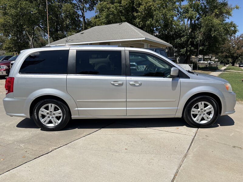 2011 Dodge Grand Caravan Crew   - Photo 6 - Topeka, KS 66608