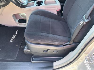 2011 Dodge Grand Caravan Crew - Photo 13 - Topeka, KS 66608