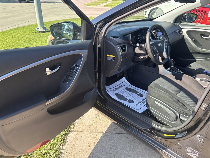 2013 Hyundai ELANTRA GT   - Photo 9 - Topeka, KS 66608