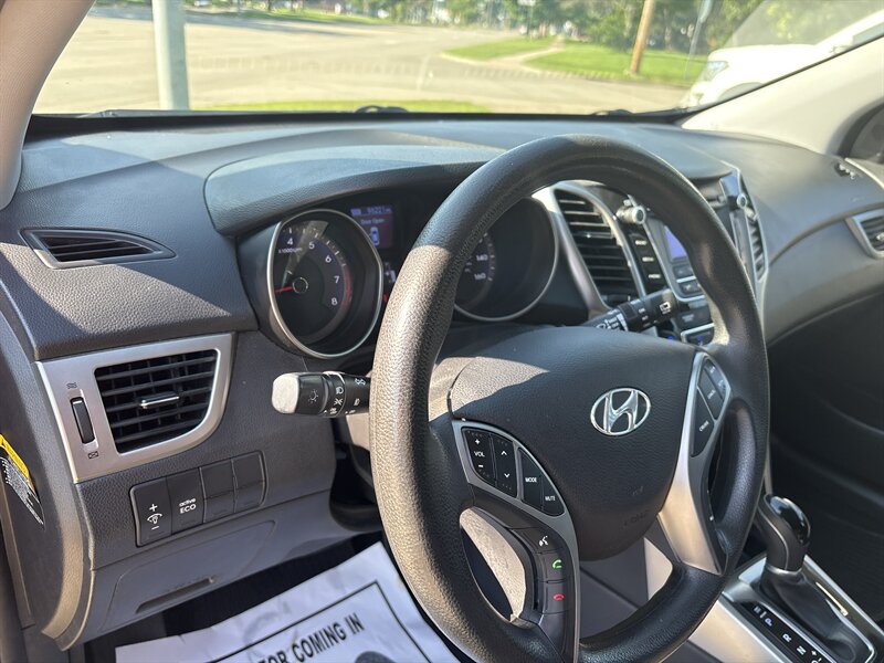 2013 Hyundai ELANTRA GT   - Photo 12 - Topeka, KS 66608