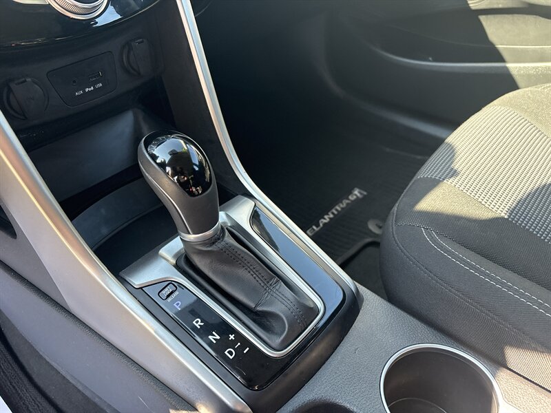 2013 Hyundai ELANTRA GT   - Photo 15 - Topeka, KS 66608
