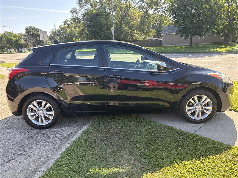 2013 Hyundai ELANTRA GT   - Photo 2 - Topeka, KS 66608