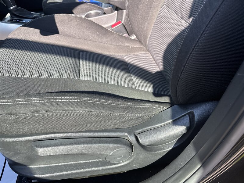 2013 Hyundai ELANTRA GT   - Photo 11 - Topeka, KS 66608