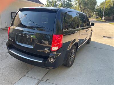 2017 Dodge Grand Caravan SXT   - Photo 8 - Topeka, KS 66608