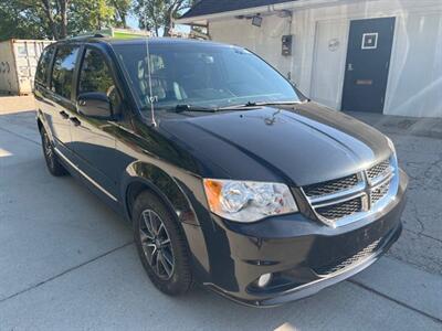 2017 Dodge Grand Caravan SXT   - Photo 2 - Topeka, KS 66608