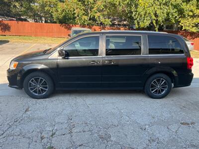 2017 Dodge Grand Caravan SXT   - Photo 5 - Topeka, KS 66608