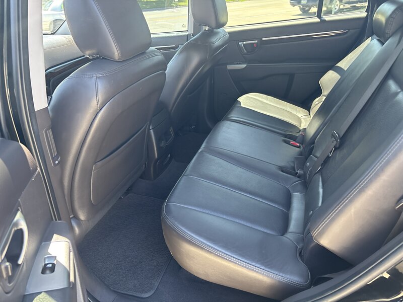 2011 Hyundai SANTA FE Limited - Photo 20 - Topeka, KS 66608