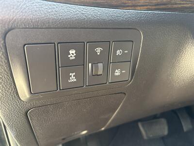 2011 Hyundai SANTA FE Limited - Photo 14 - Topeka, KS 66608