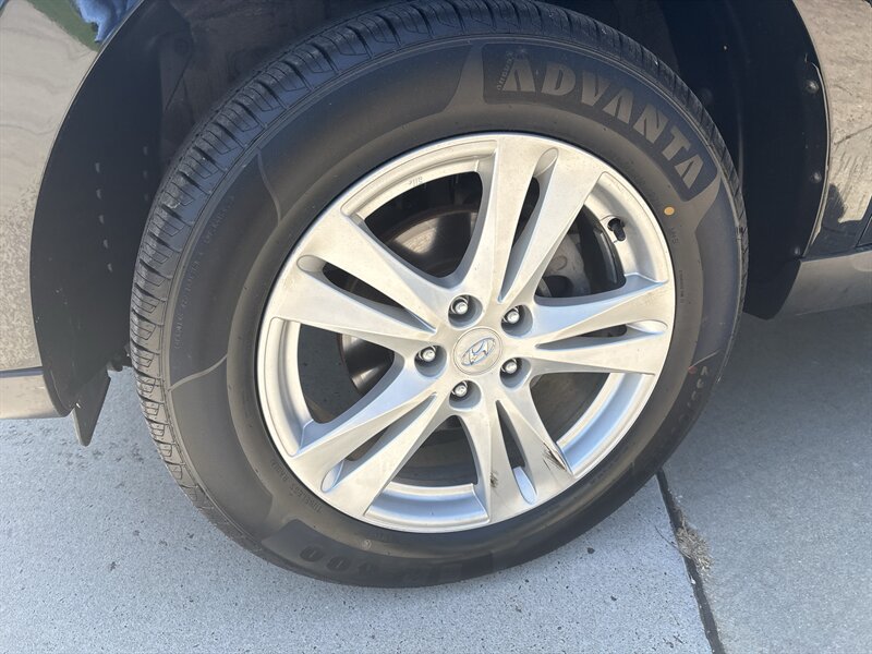 2011 Hyundai SANTA FE Limited - Photo 9 - Topeka, KS 66608